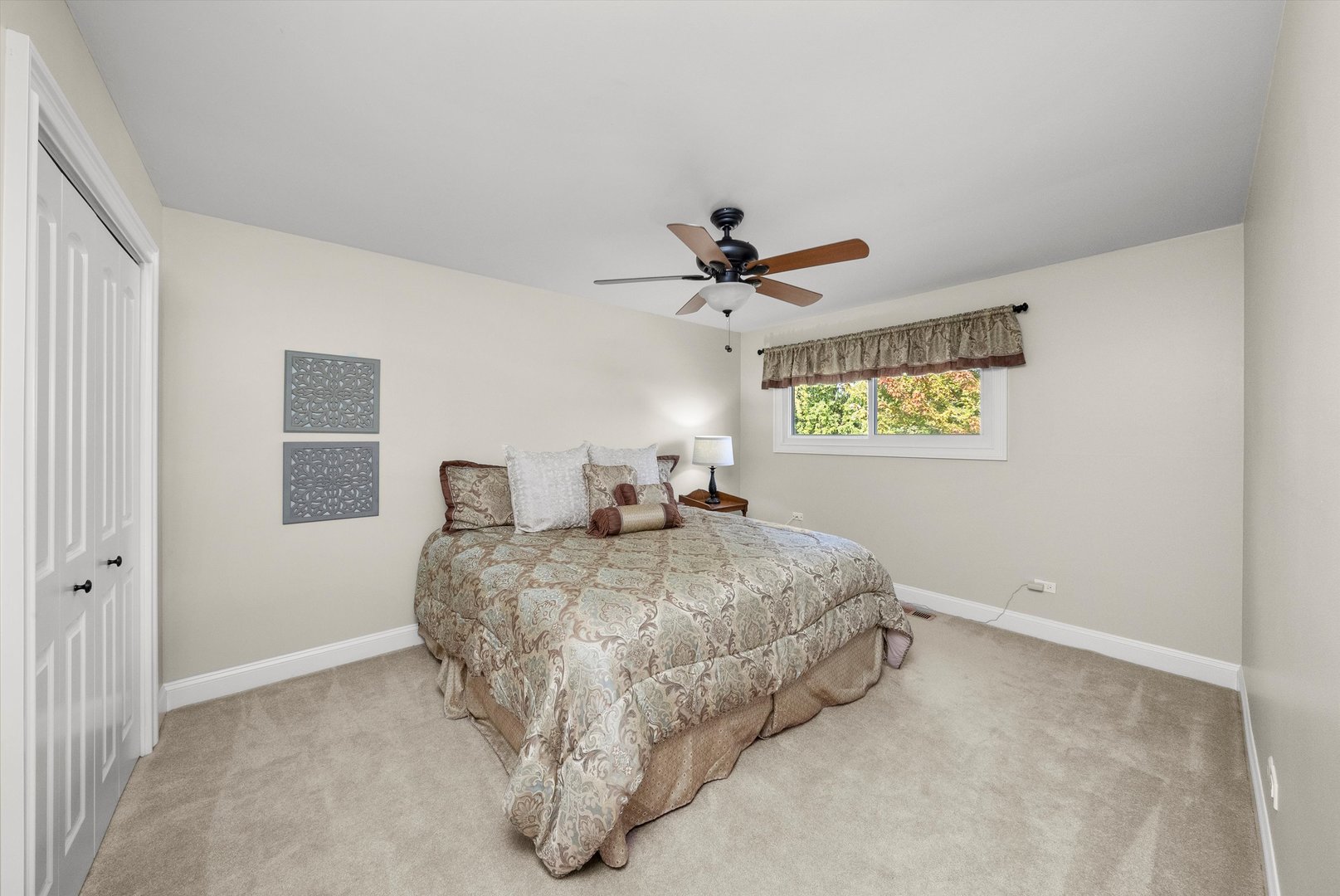 335 E HARRISON Street, Elmhurst, IL 60126