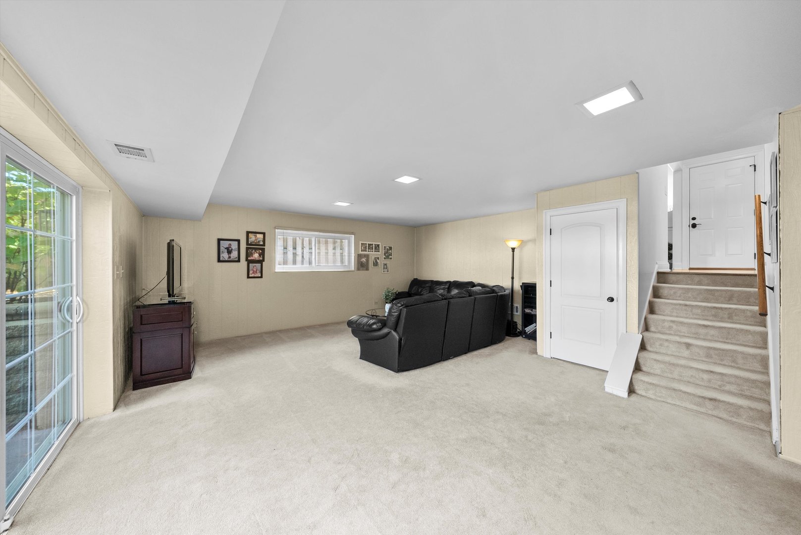 335 E HARRISON Street, Elmhurst, IL 60126