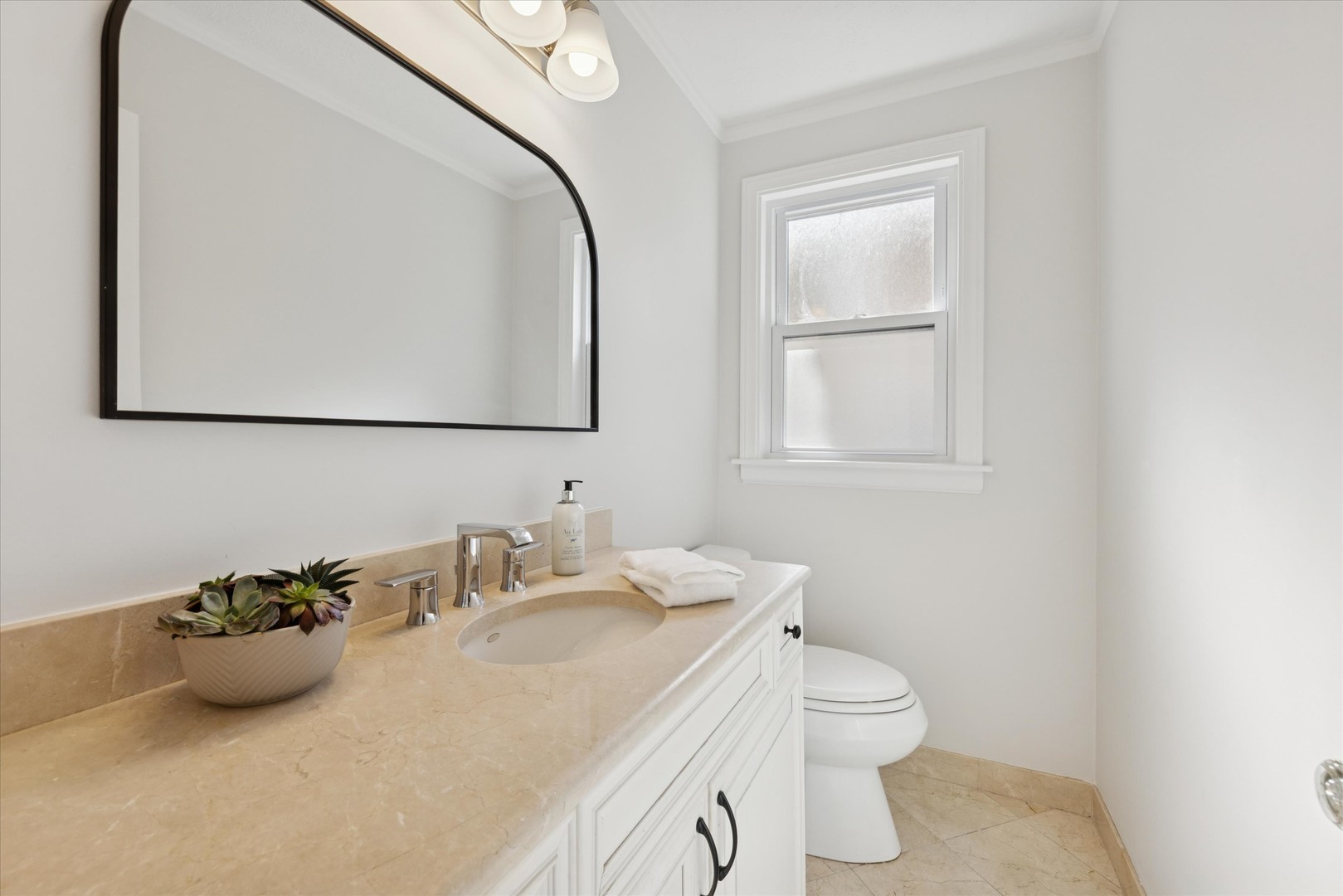 1500 Bristol Avenue, Westchester, IL 60154