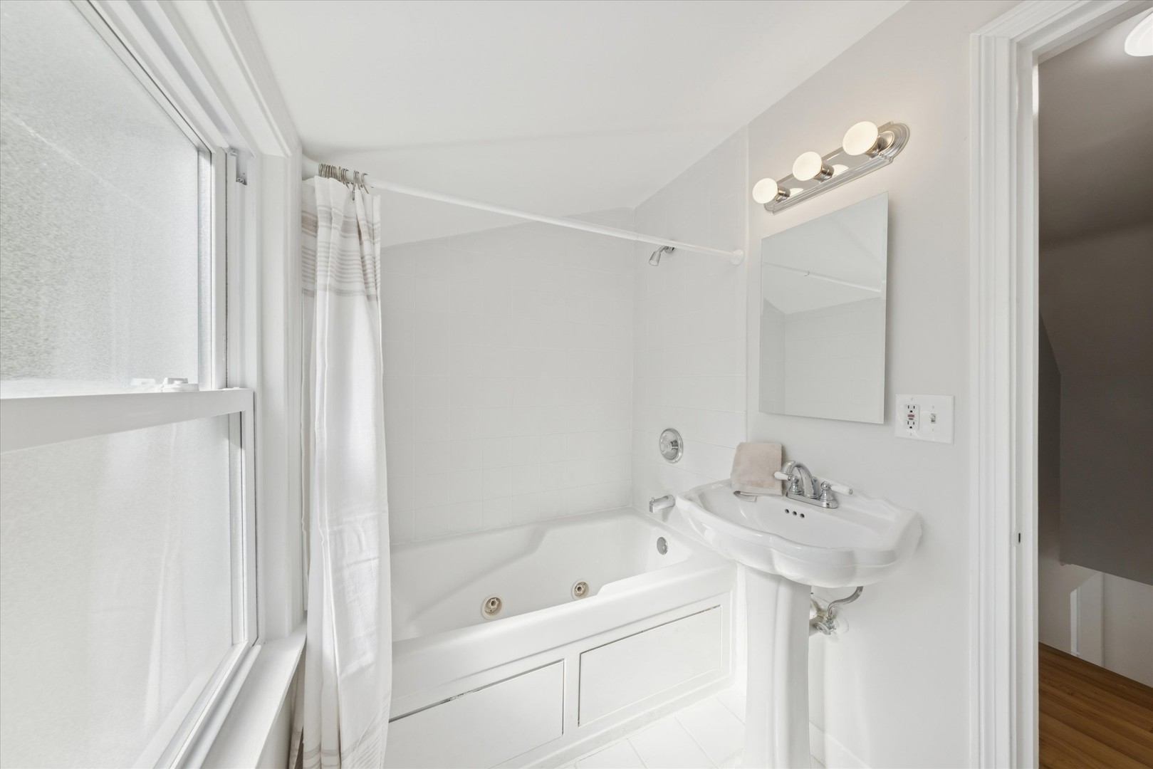 1500 Bristol Avenue, Westchester, IL 60154