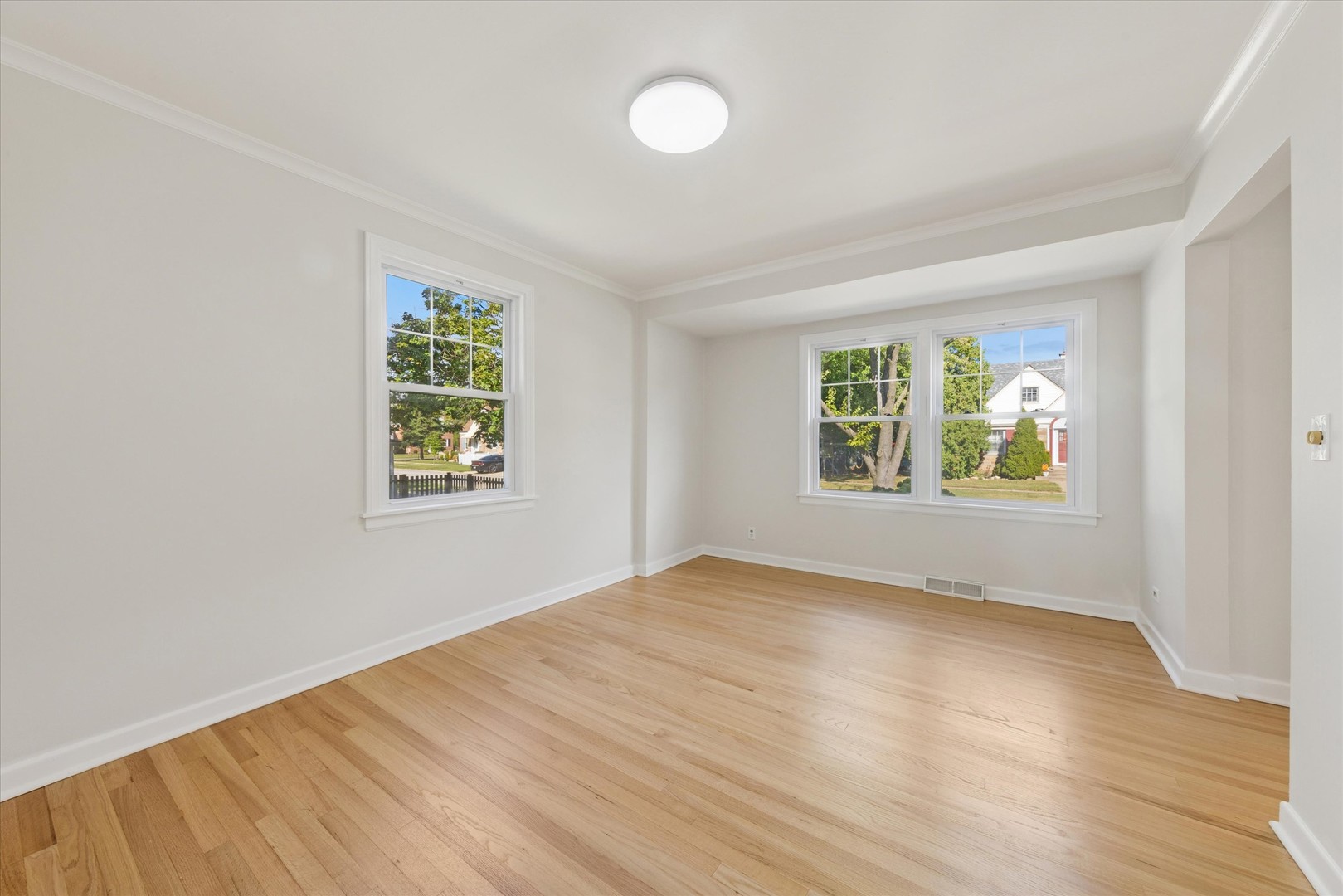 1500 Bristol Avenue, Westchester, IL 60154