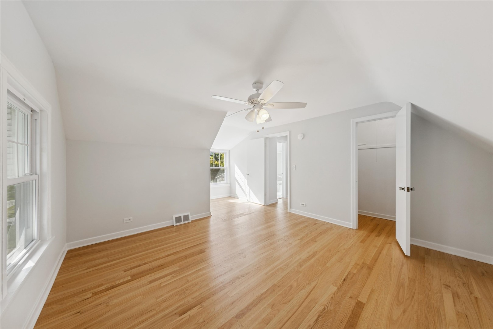 1500 Bristol Avenue, Westchester, IL 60154