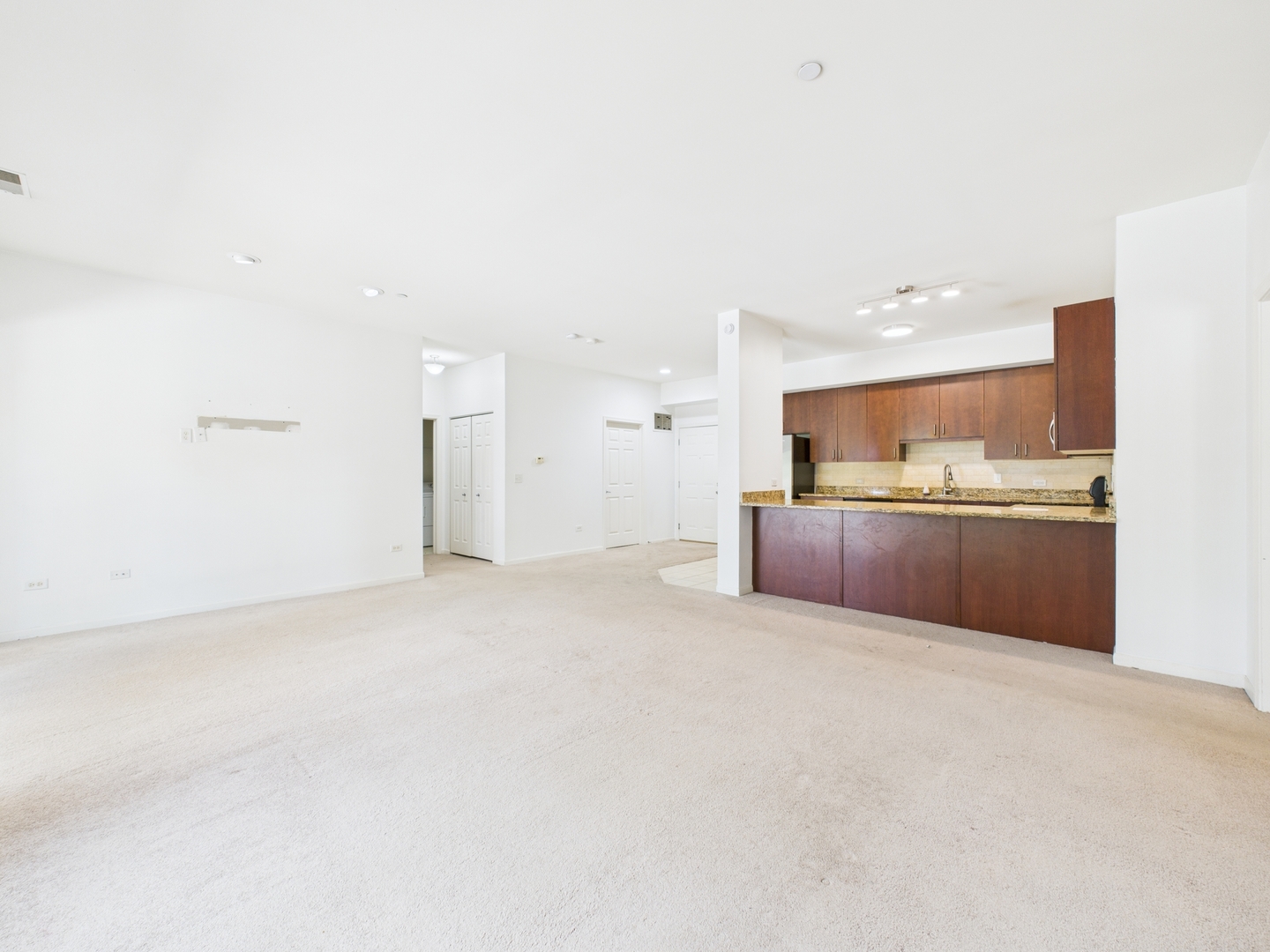 5100 W 96th Street #204, Oak Lawn, IL 60453