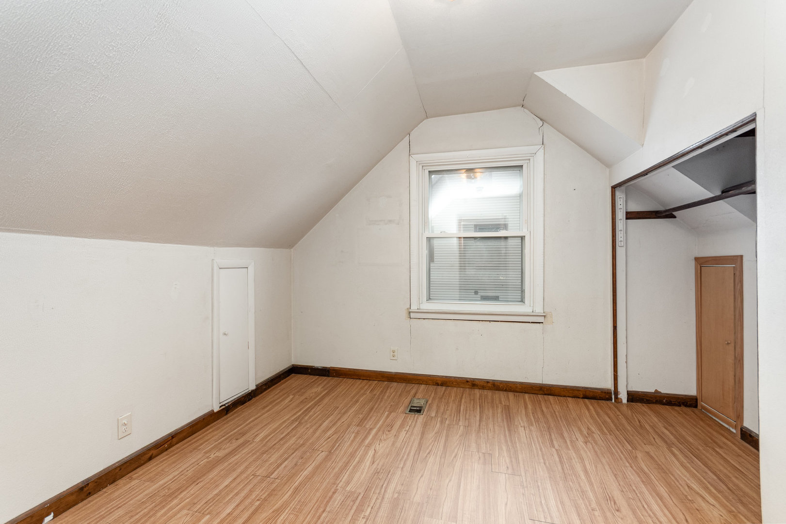 64 Macarthur Drive, Northlake, IL 60164