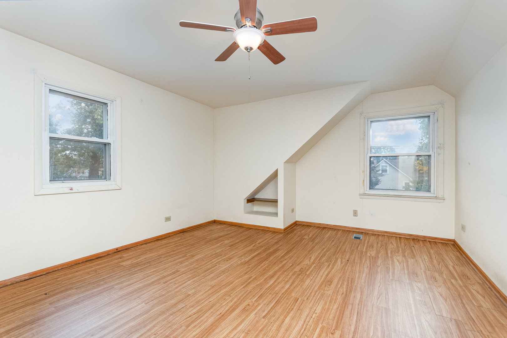 64 Macarthur Drive, Northlake, IL 60164