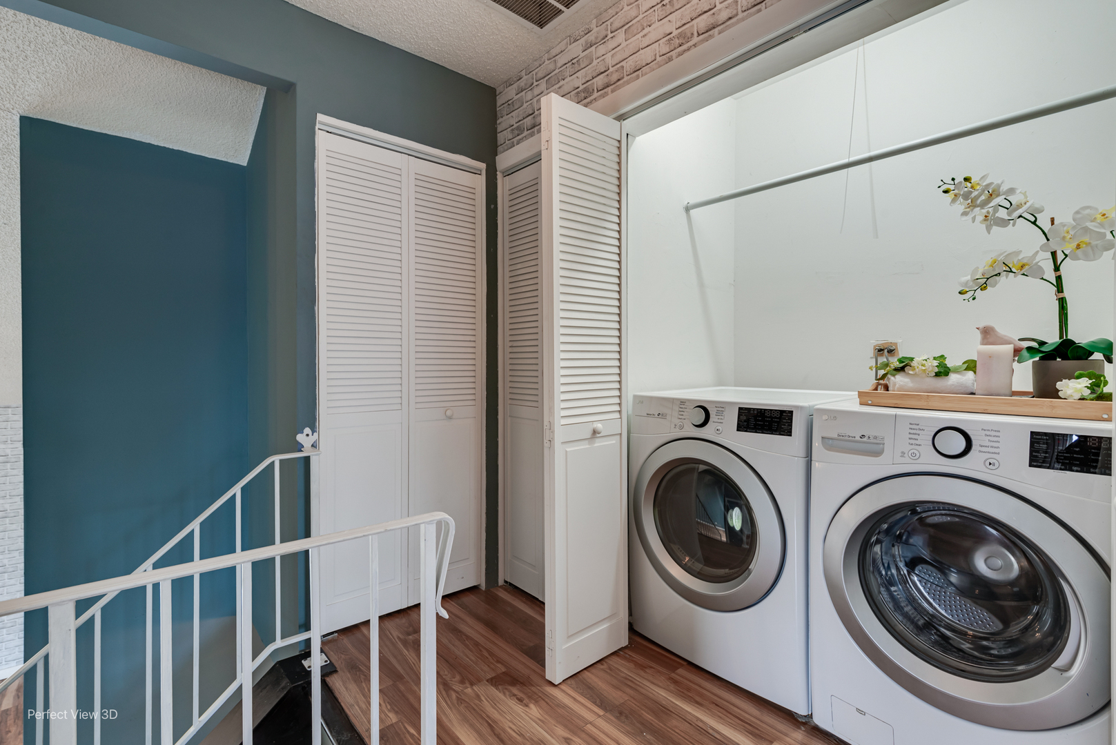 2S464 Cottonwood Court, Warrenville, IL 60555