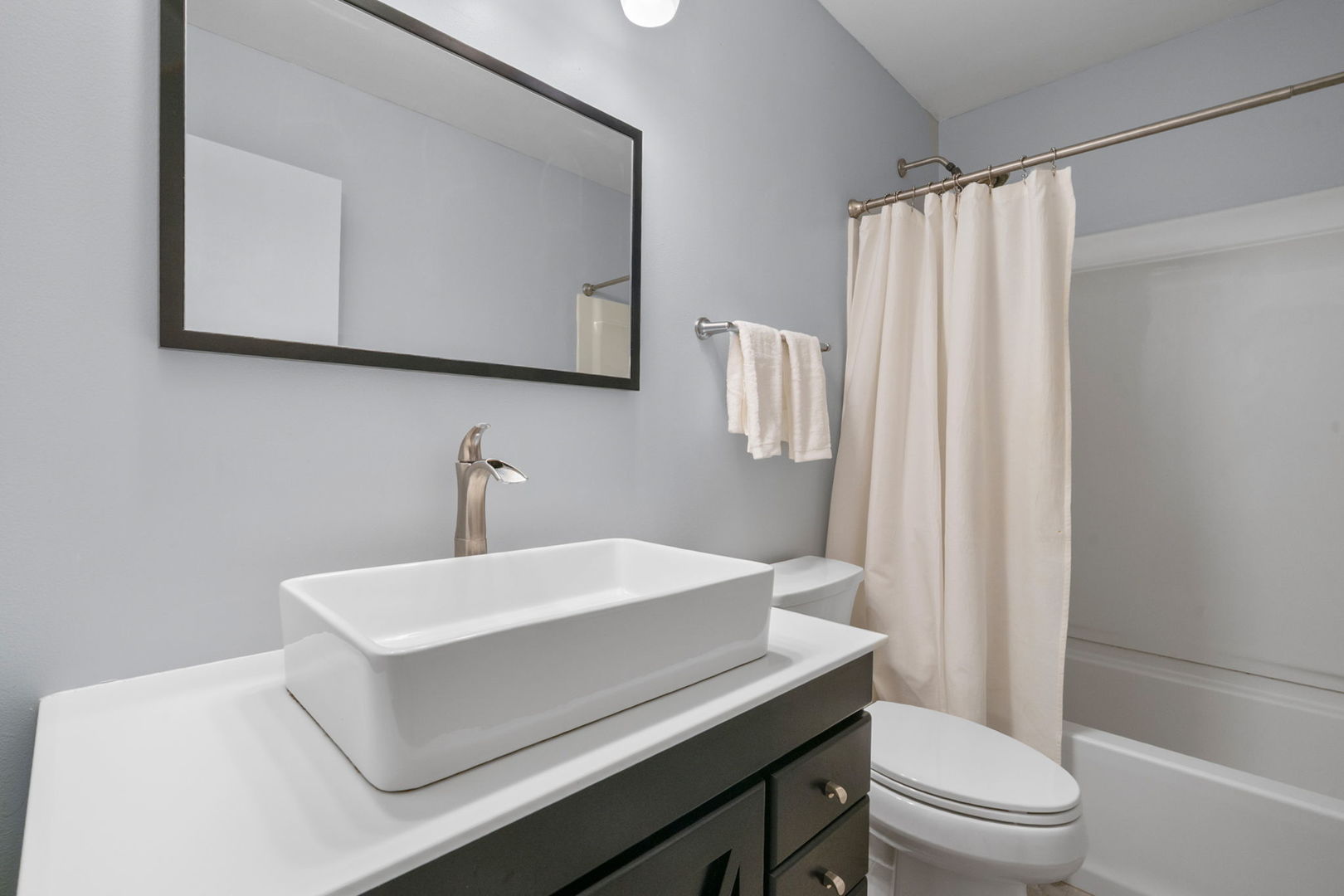 111 Midway Lane, Vernon Hills, IL 60061