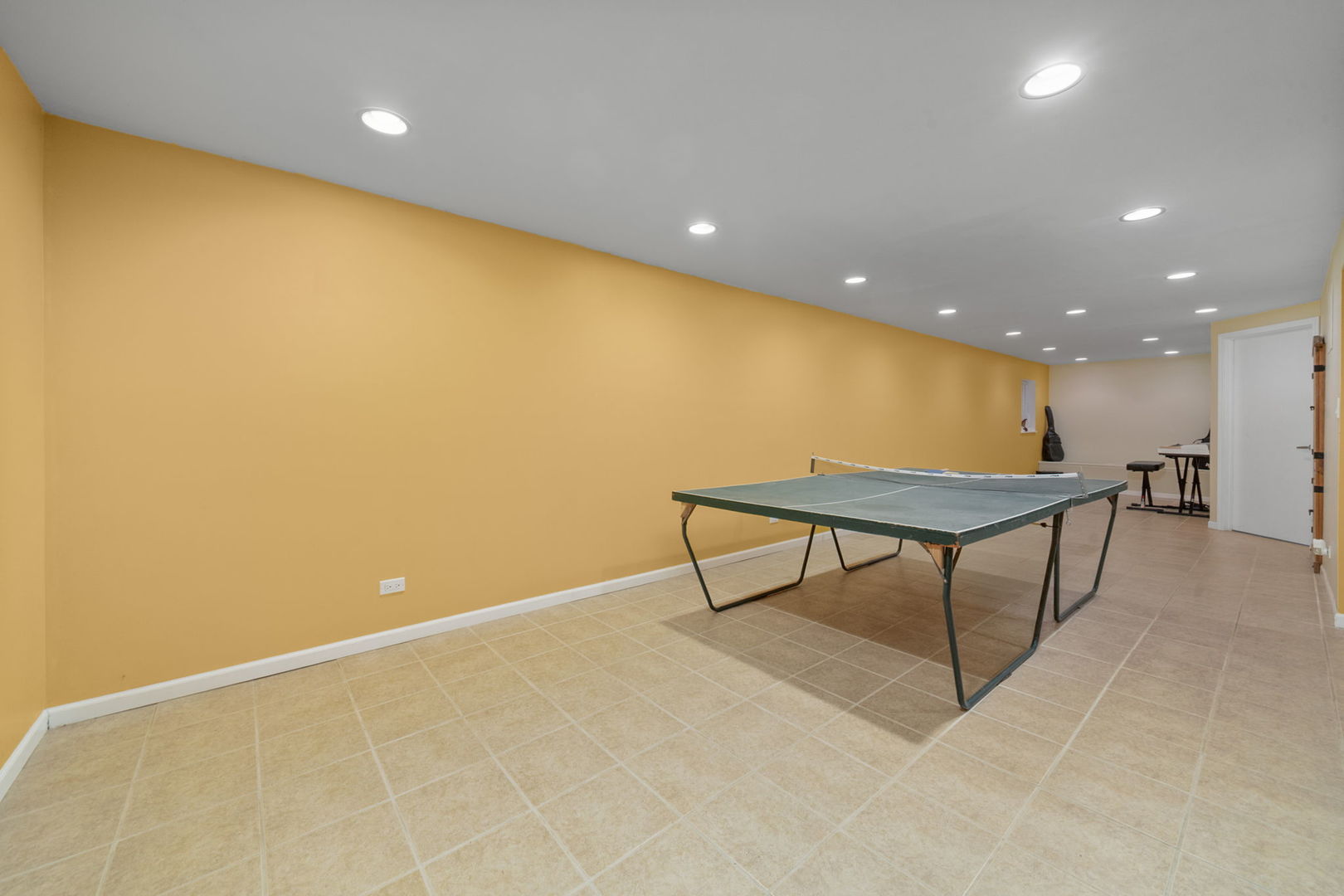 111 Midway Lane, Vernon Hills, IL 60061