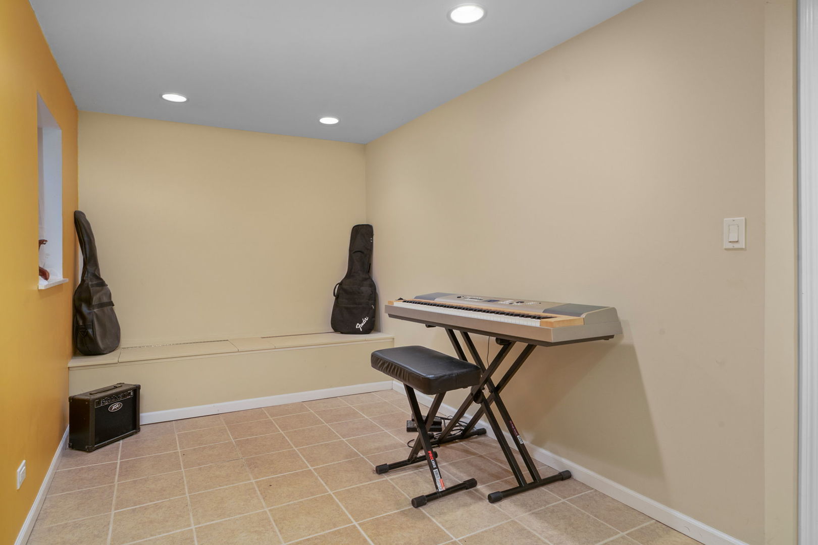 111 Midway Lane, Vernon Hills, IL 60061