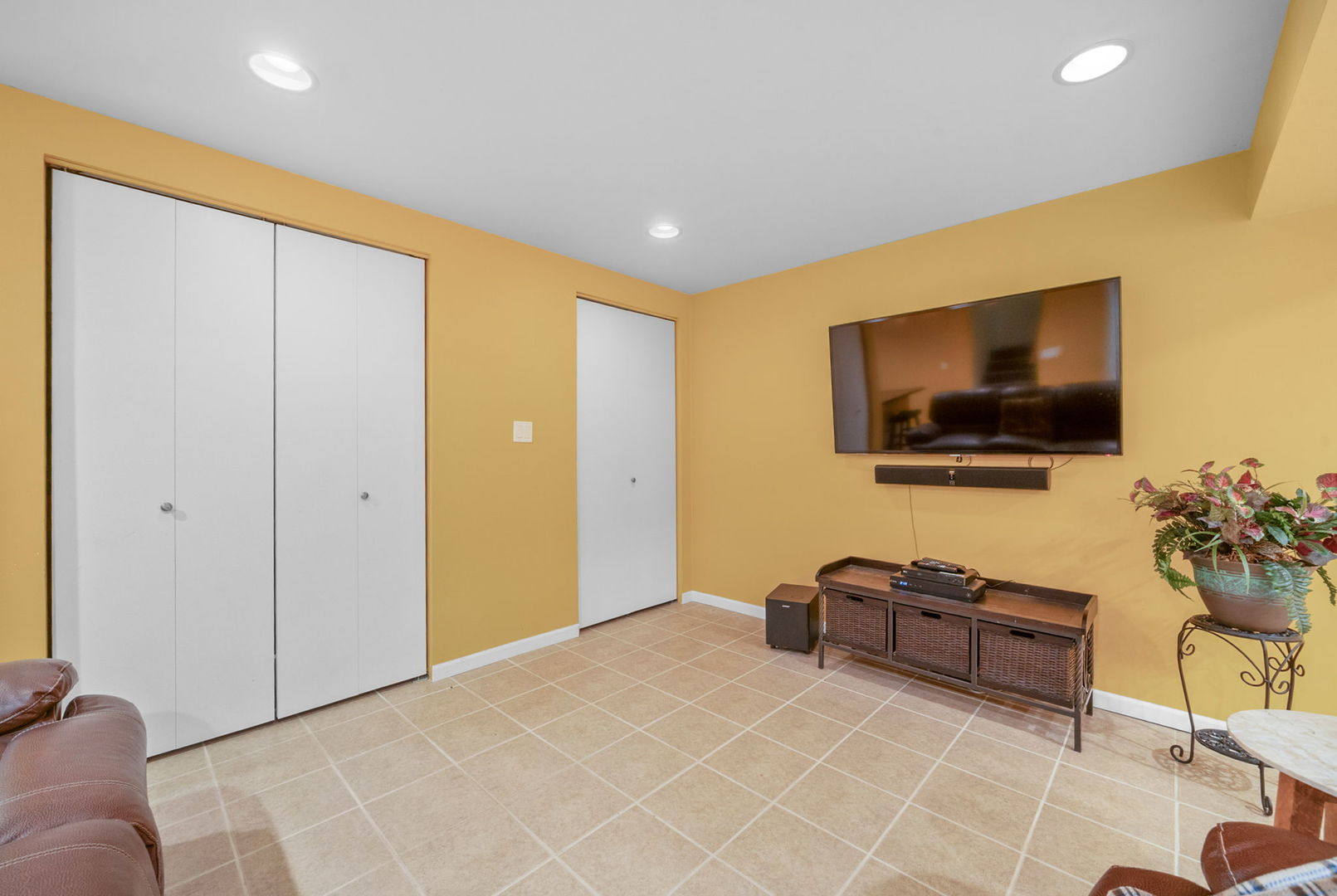 111 Midway Lane, Vernon Hills, IL 60061