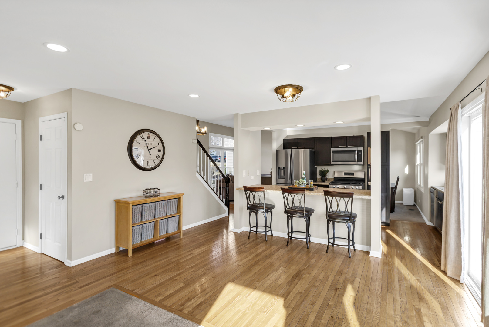 460 Hunters Way, Fox River Grove, IL 60021