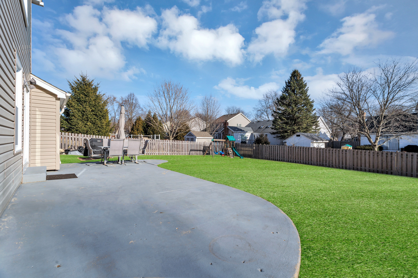460 Hunters Way, Fox River Grove, IL 60021