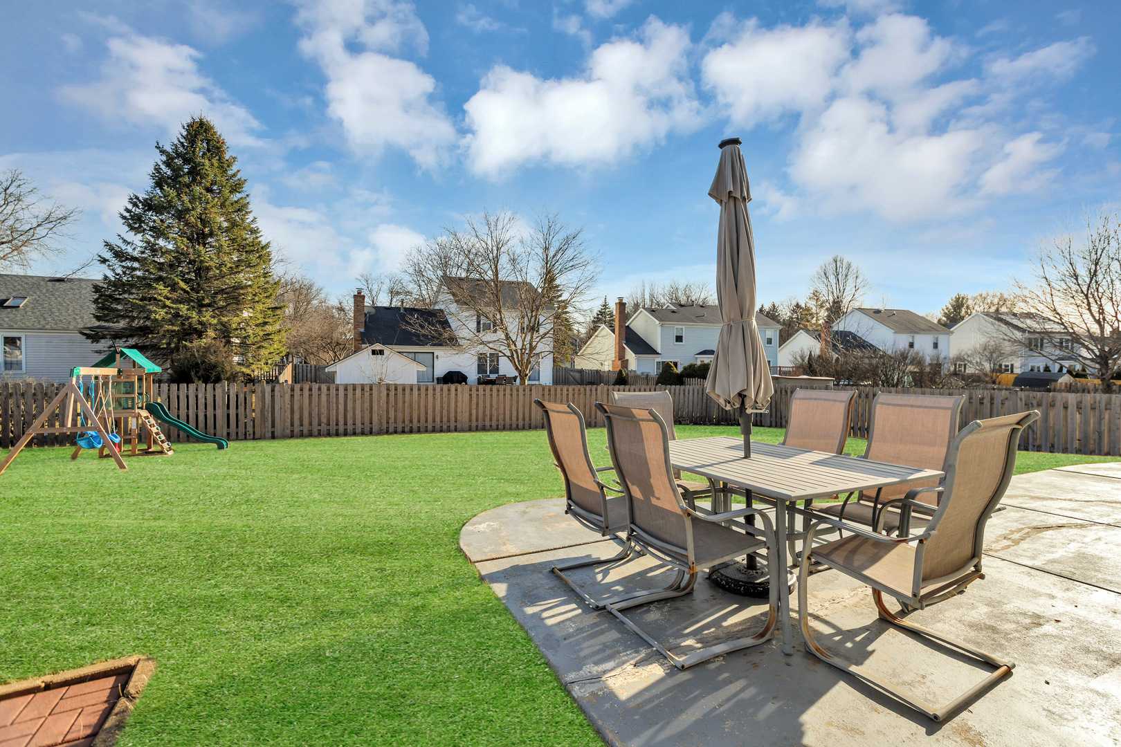 460 Hunters Way, Fox River Grove, IL 60021
