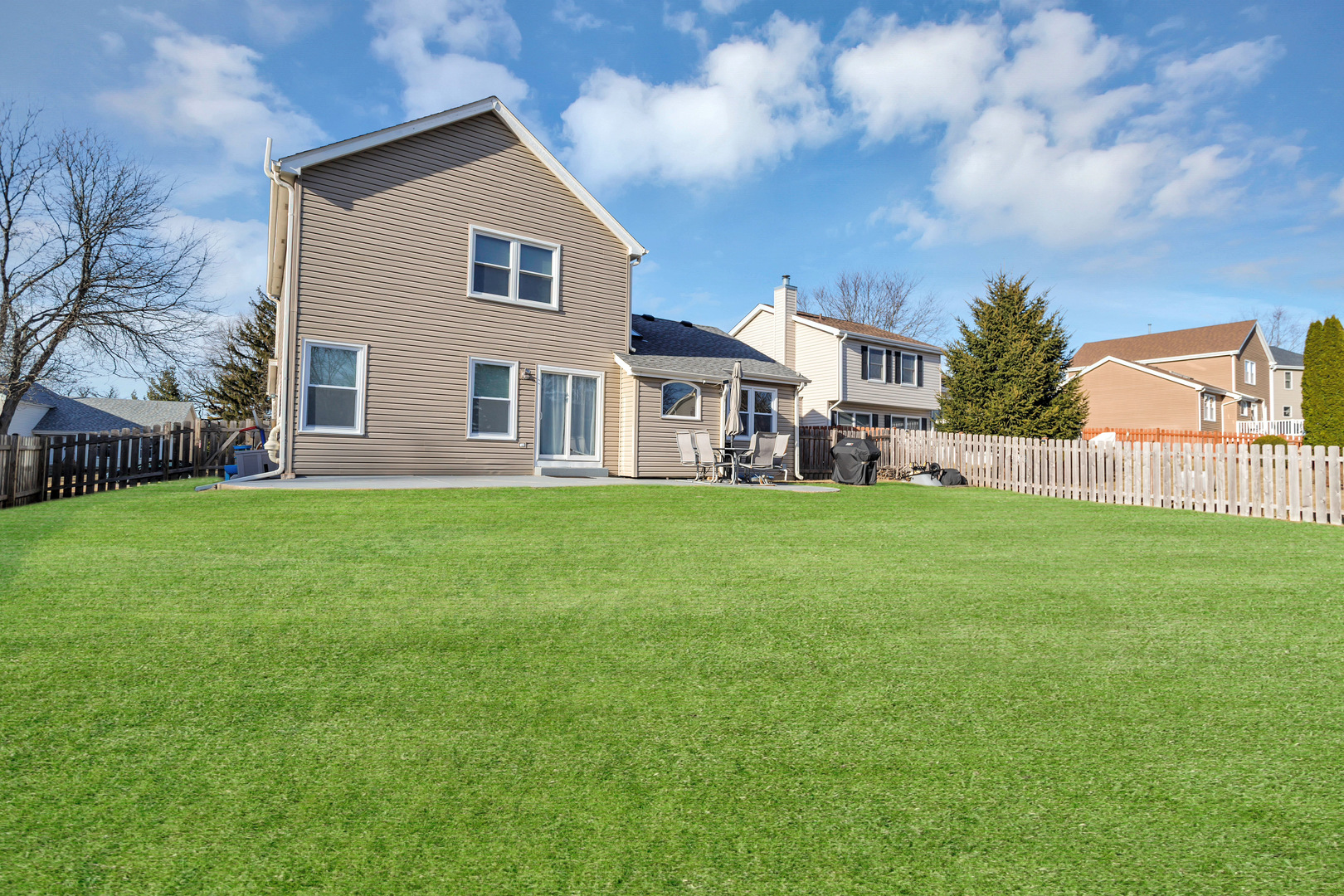 460 Hunters Way, Fox River Grove, IL 60021