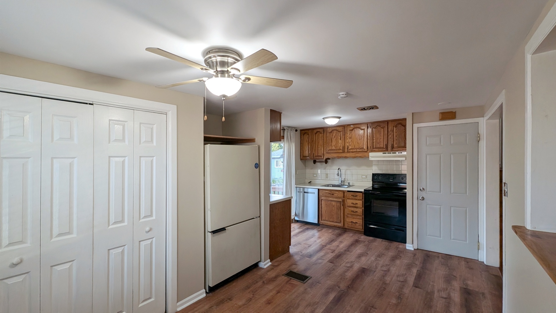 1710 N Raynor Avenue, Crest Hill, IL 60403