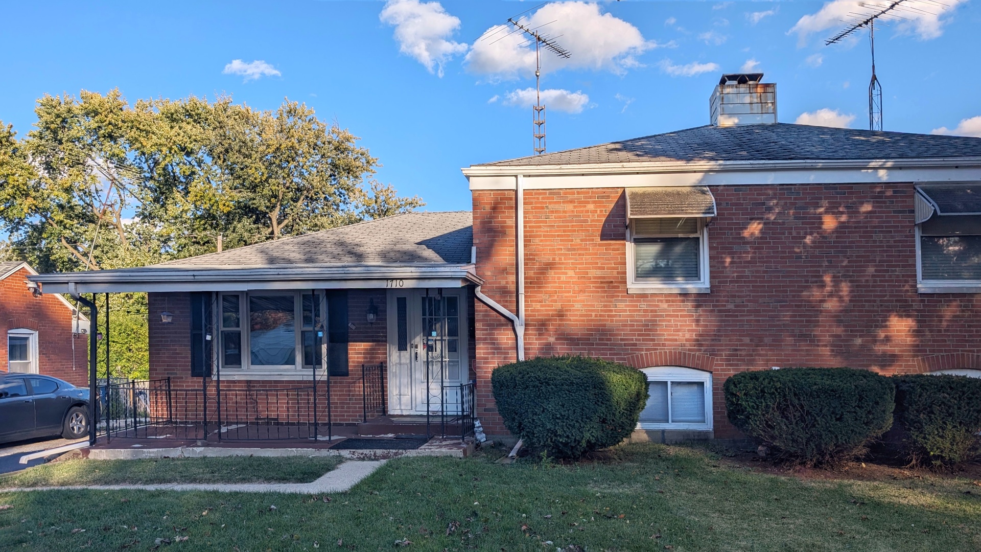 1710 N Raynor Avenue, Crest Hill, IL 60403