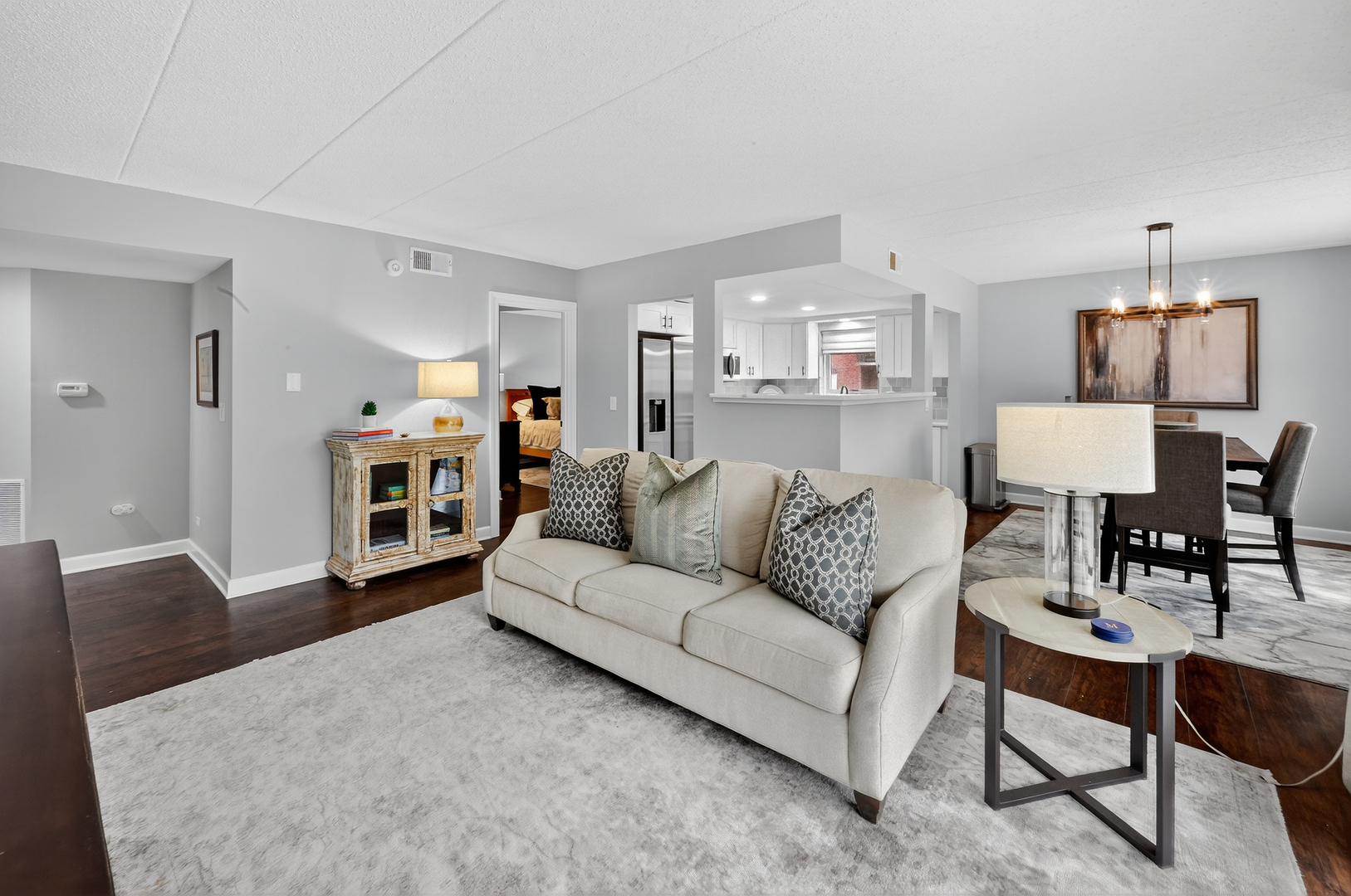 555 S River Road #301, Des Plaines, IL 60016