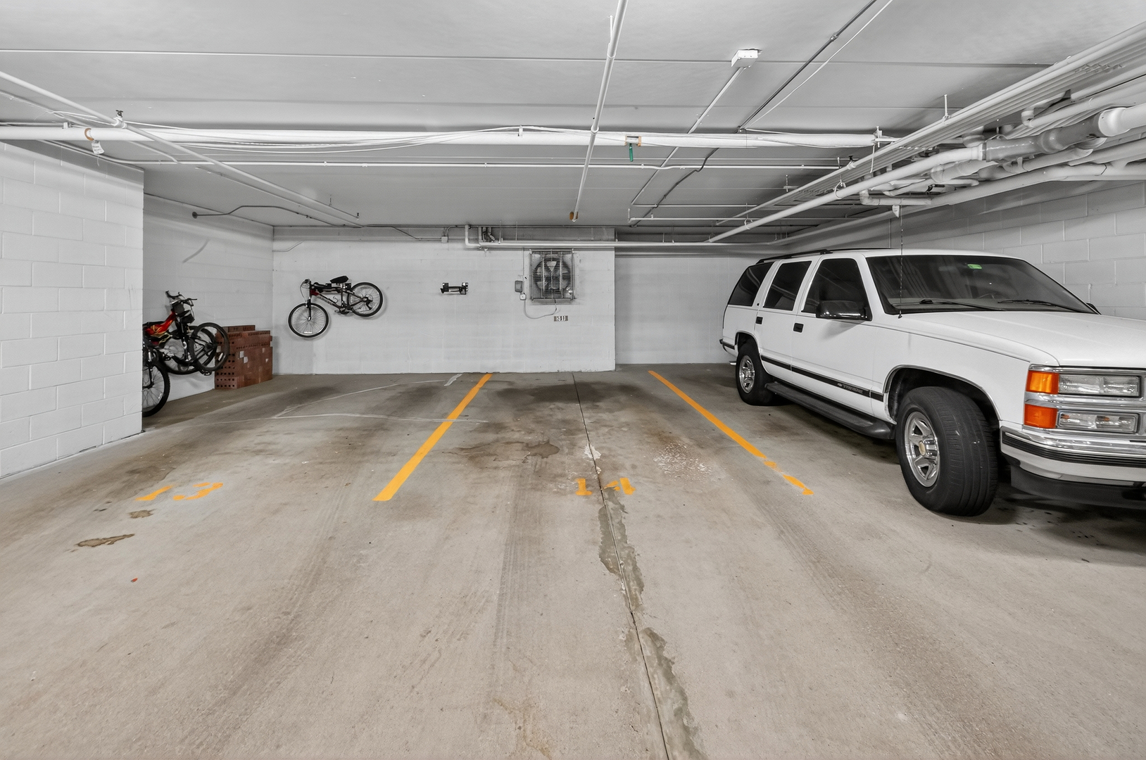 555 S River Road #301, Des Plaines, IL 60016