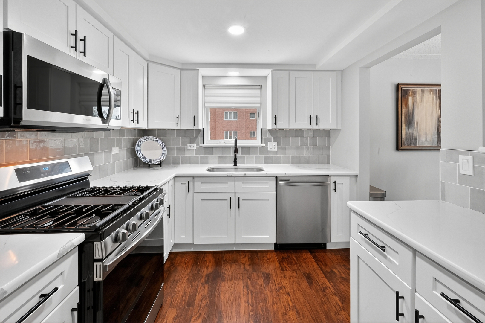 555 S River Road #301, Des Plaines, IL 60016