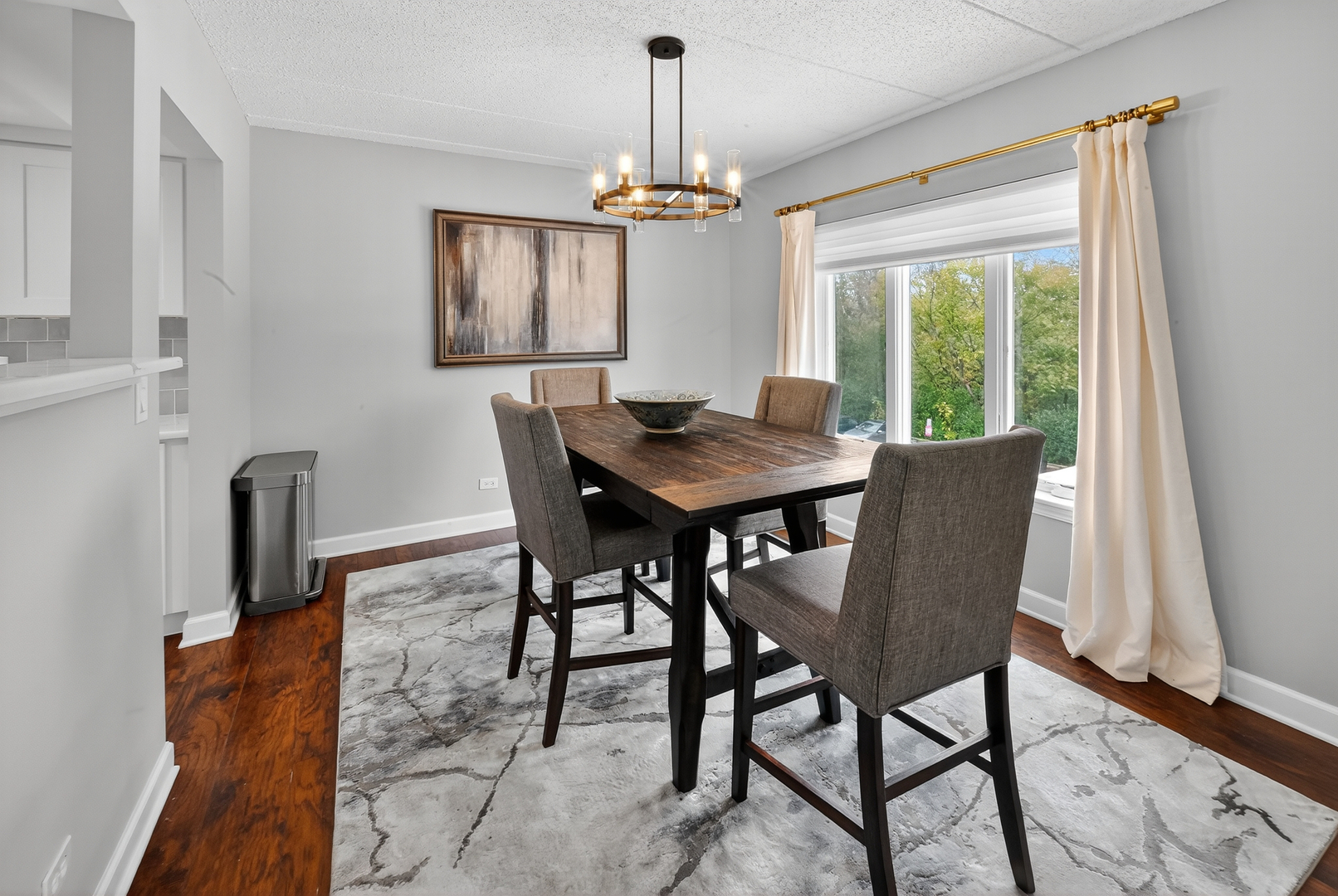 555 S River Road #301, Des Plaines, IL 60016