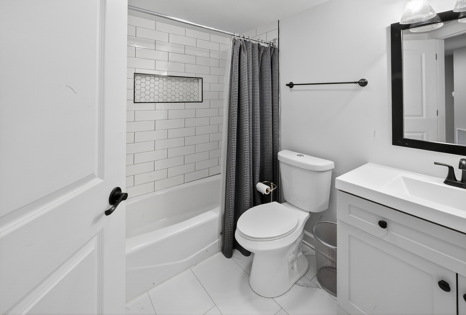 555 S River Road #301, Des Plaines, IL 60016