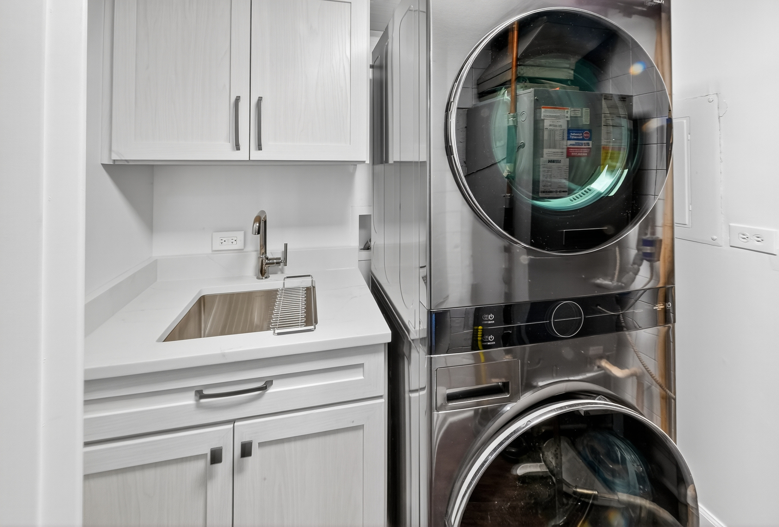 555 S River Road #301, Des Plaines, IL 60016