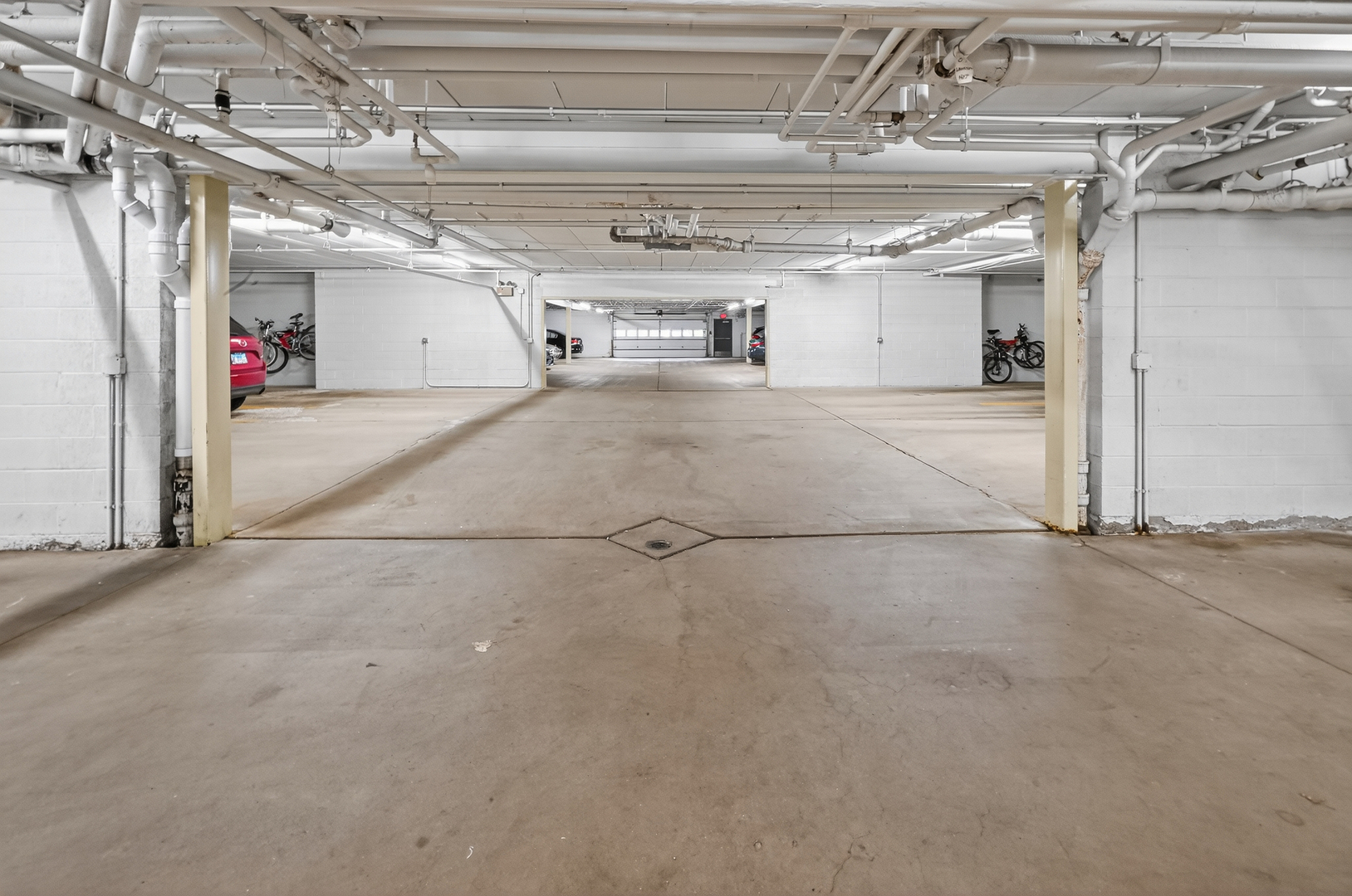 555 S River Road #301, Des Plaines, IL 60016