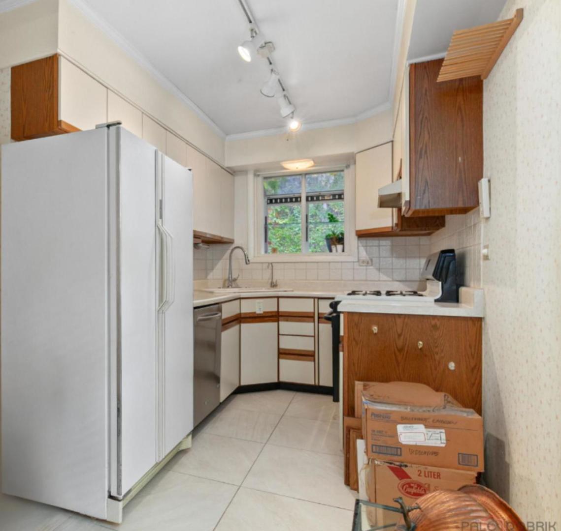 2013 Castlewood Road, Highland Park, IL 60035