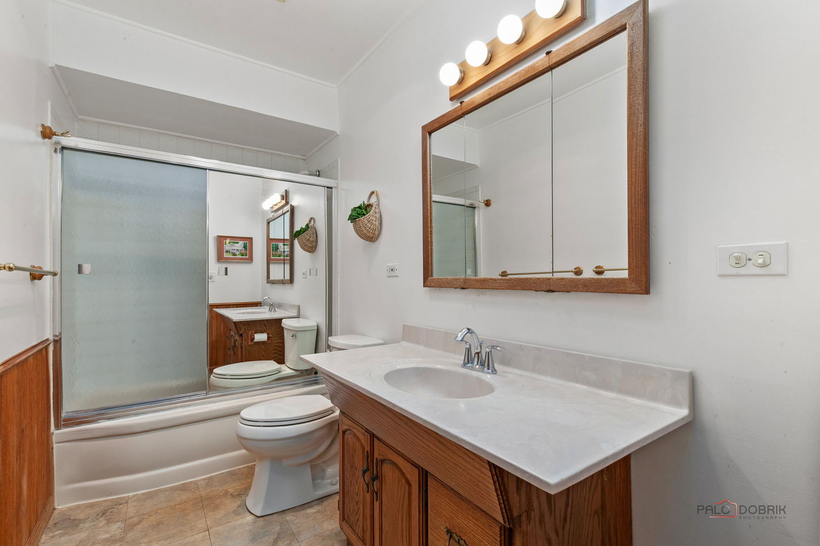 2013 Castlewood Road, Highland Park, IL 60035