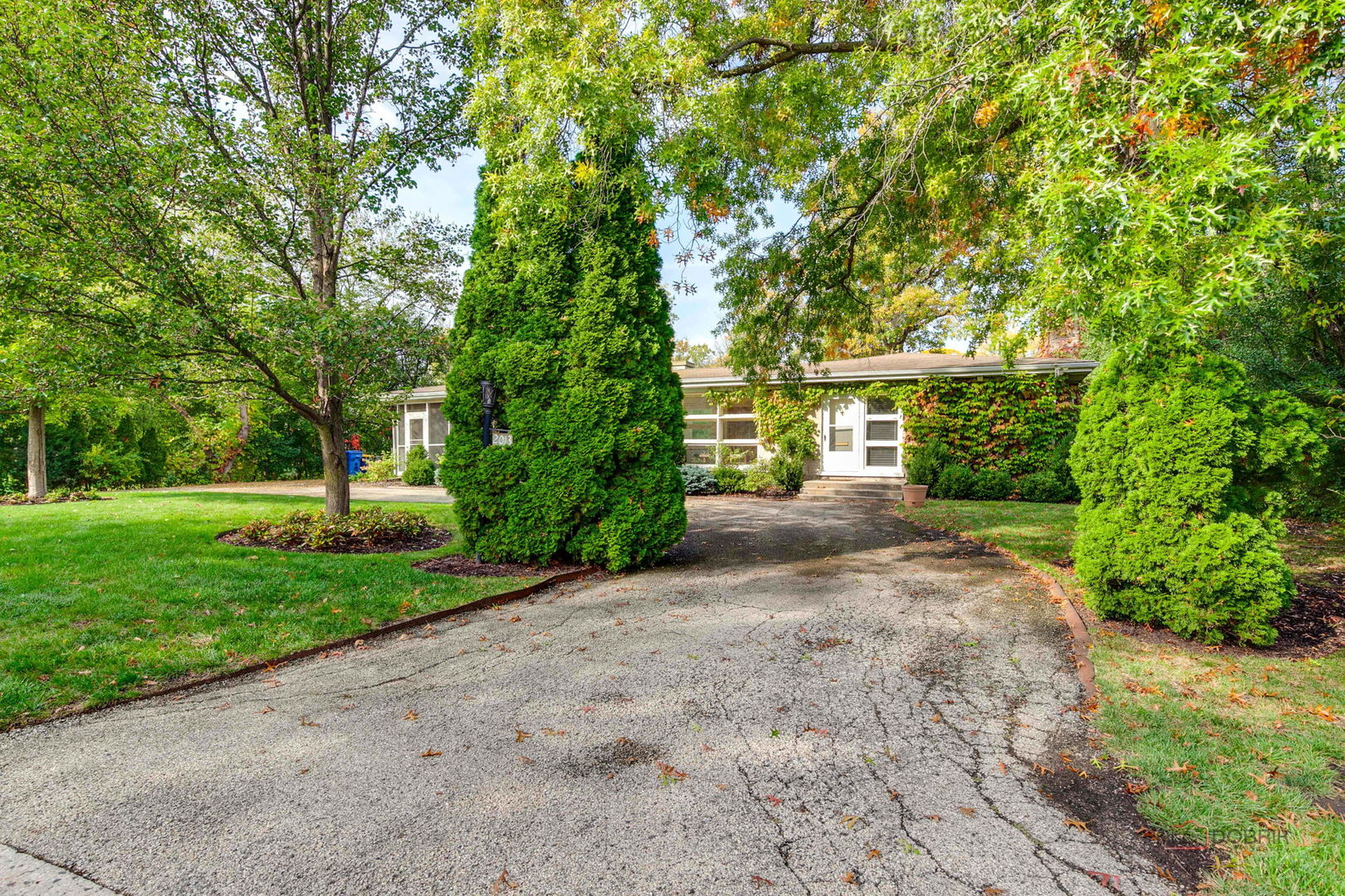 2013 Castlewood Road, Highland Park, IL 60035