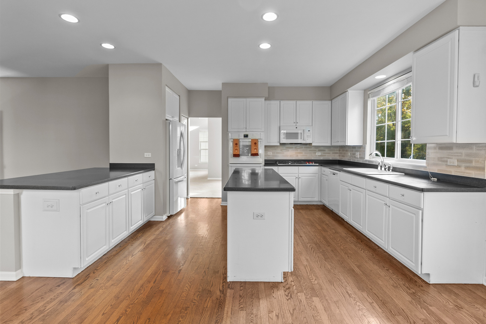 2301 Fieldcrest Drive, Mundelein, IL 60060