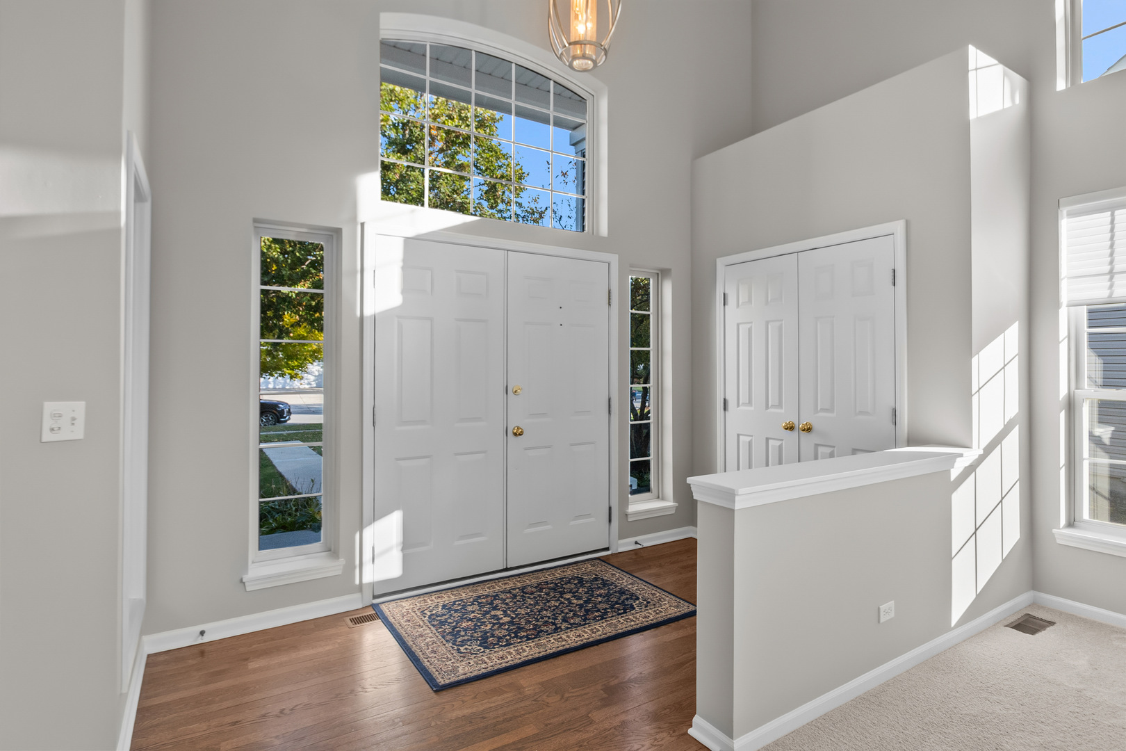 2301 Fieldcrest Drive, Mundelein, IL 60060