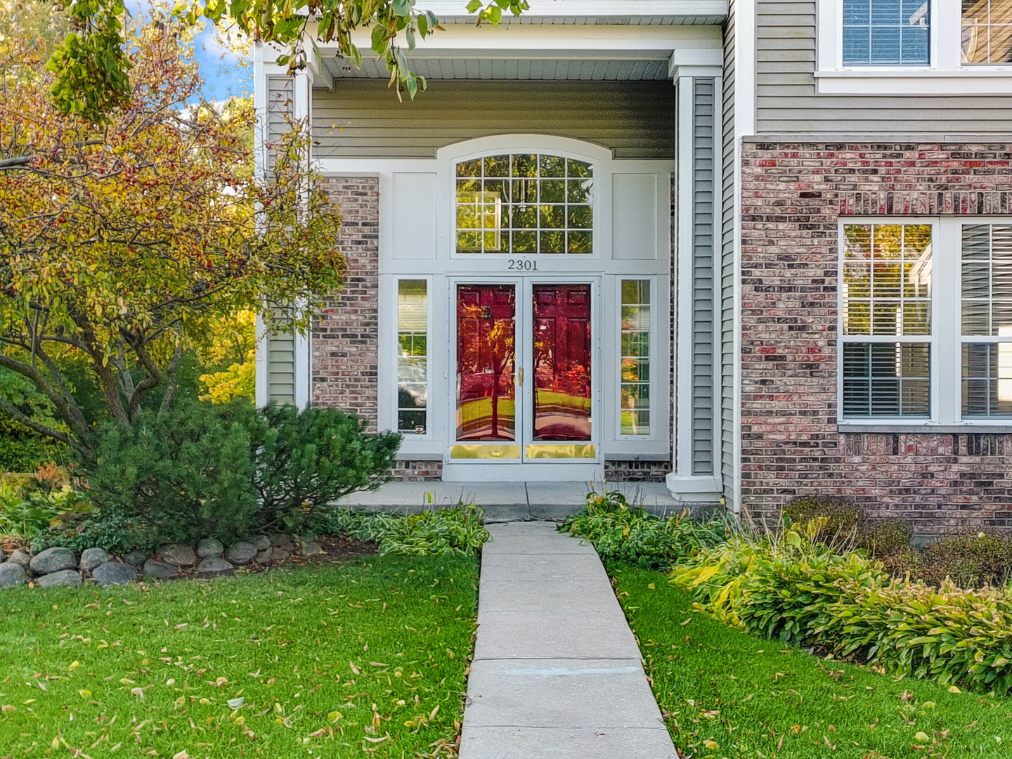 2301 Fieldcrest Drive, Mundelein, IL 60060