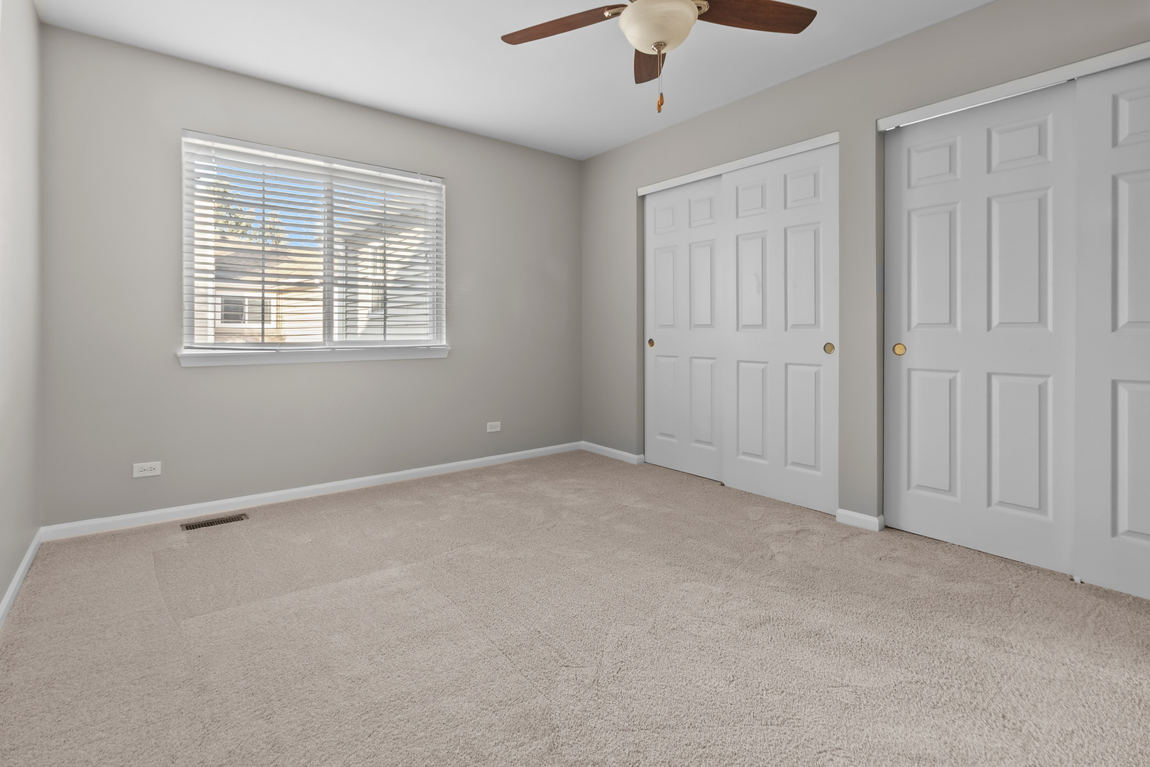 2301 Fieldcrest Drive, Mundelein, IL 60060