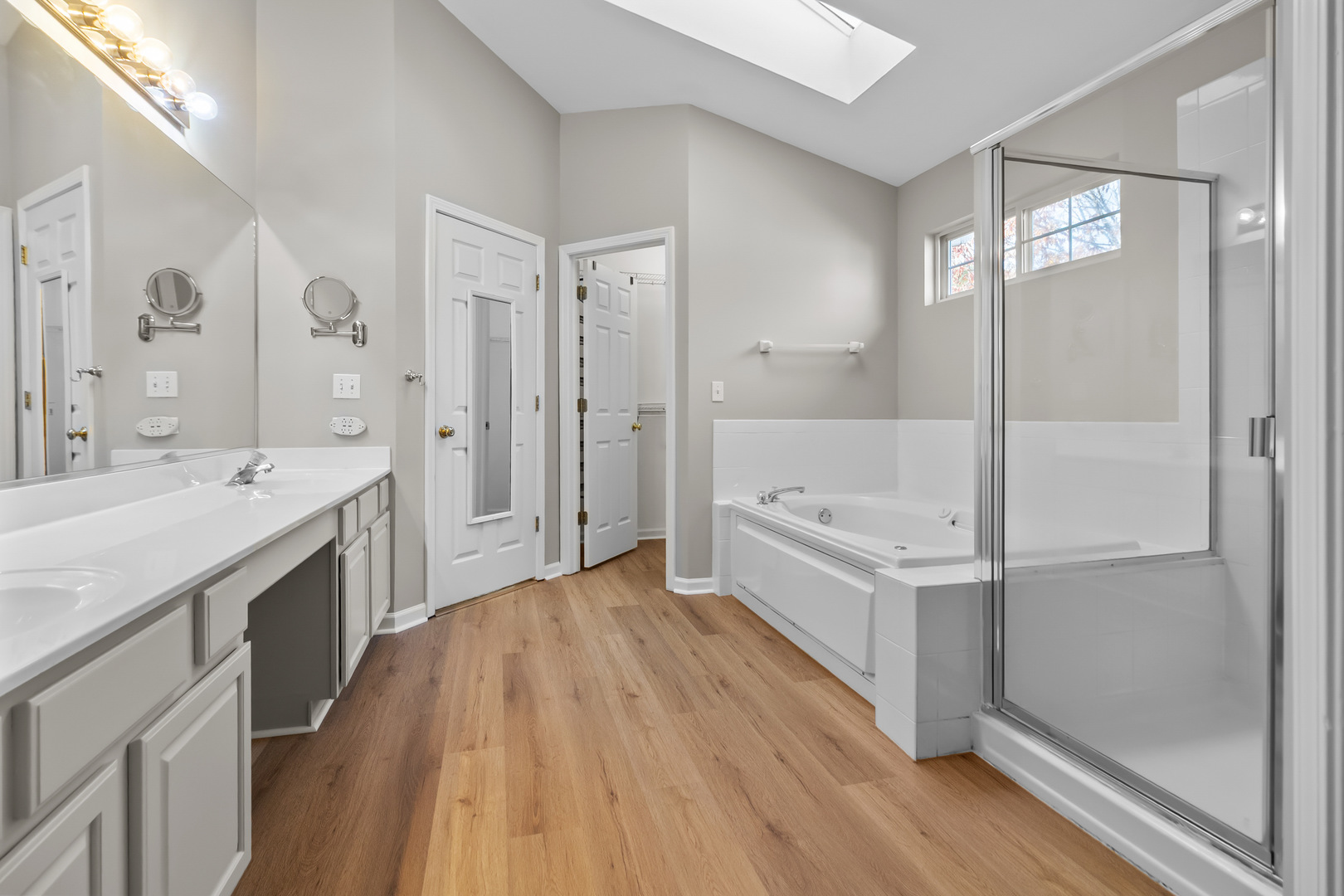 2301 Fieldcrest Drive, Mundelein, IL 60060