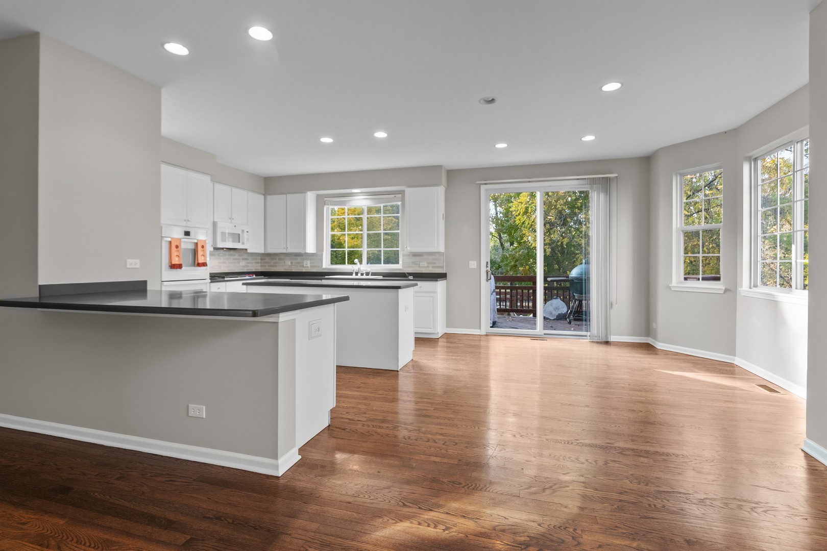 2301 Fieldcrest Drive, Mundelein, IL 60060