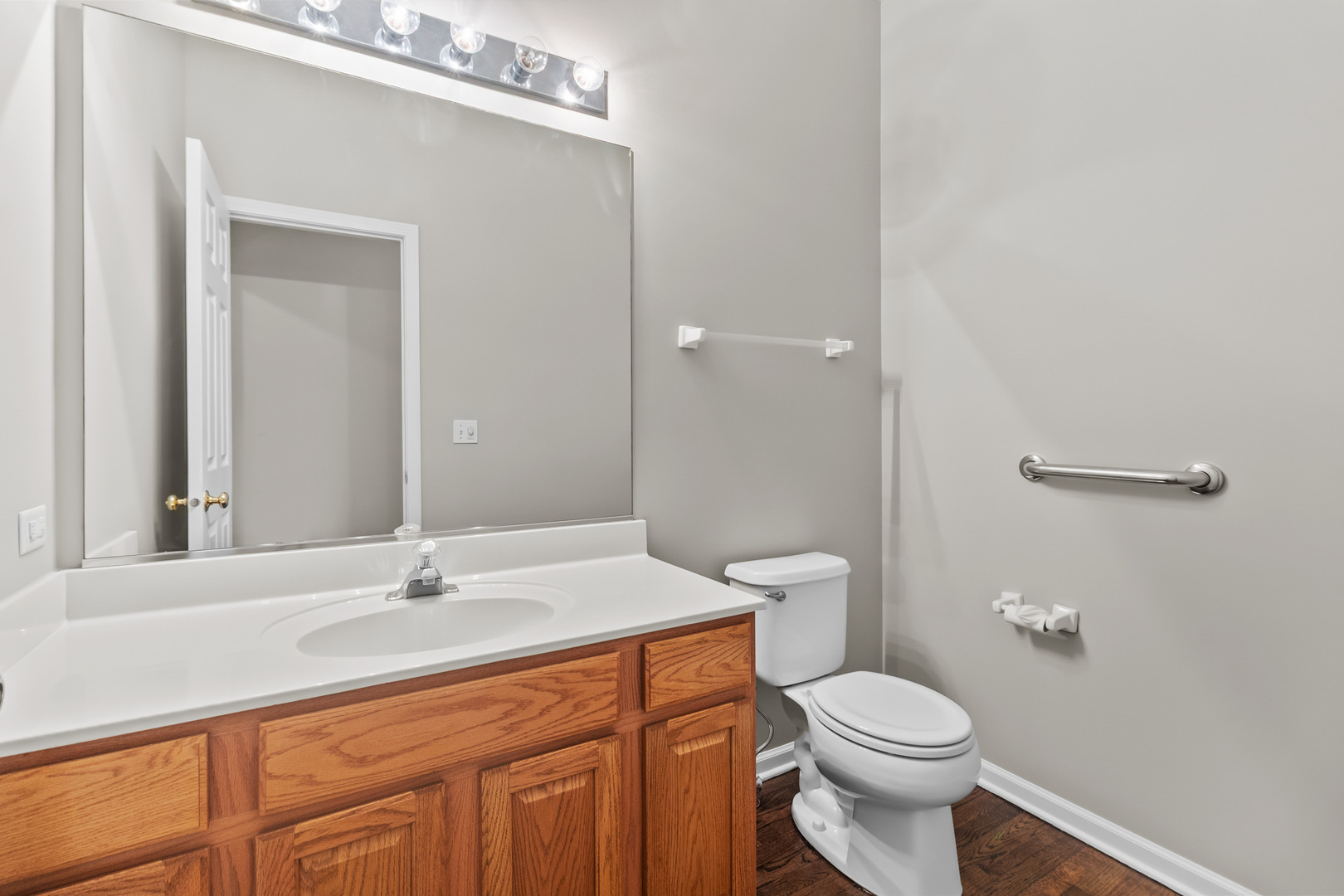 2301 Fieldcrest Drive, Mundelein, IL 60060