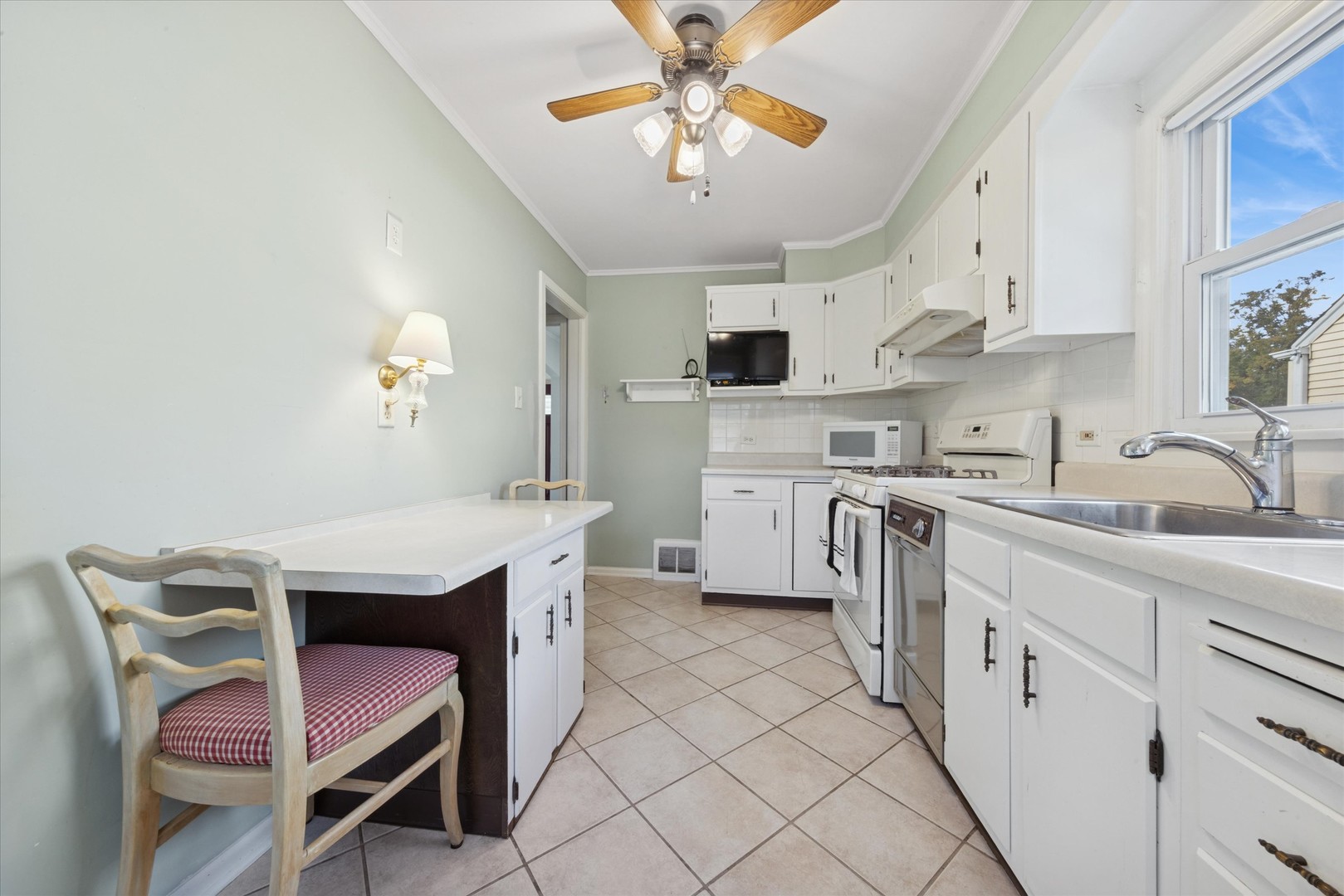 995 S Swain Avenue, Elmhurst, IL 60126