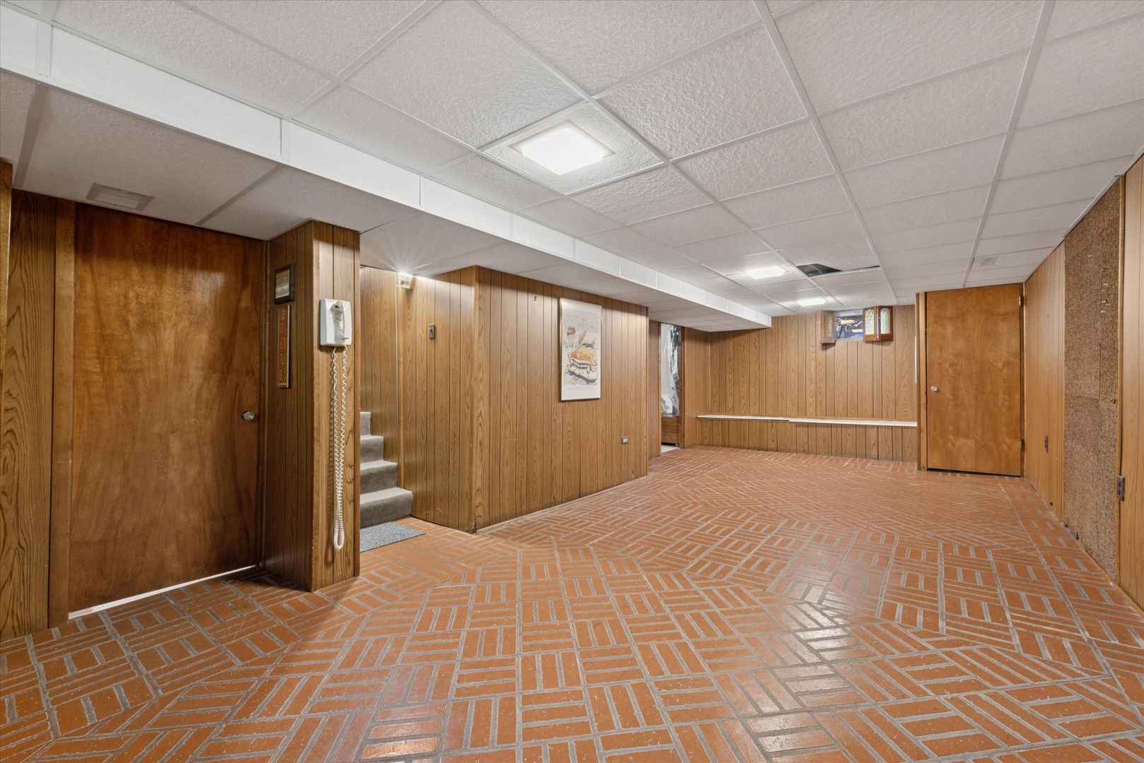 995 S Swain Avenue, Elmhurst, IL 60126