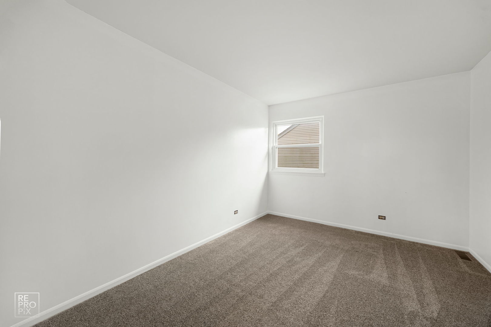 23 Bobolink Drive, Grayslake, IL 60030