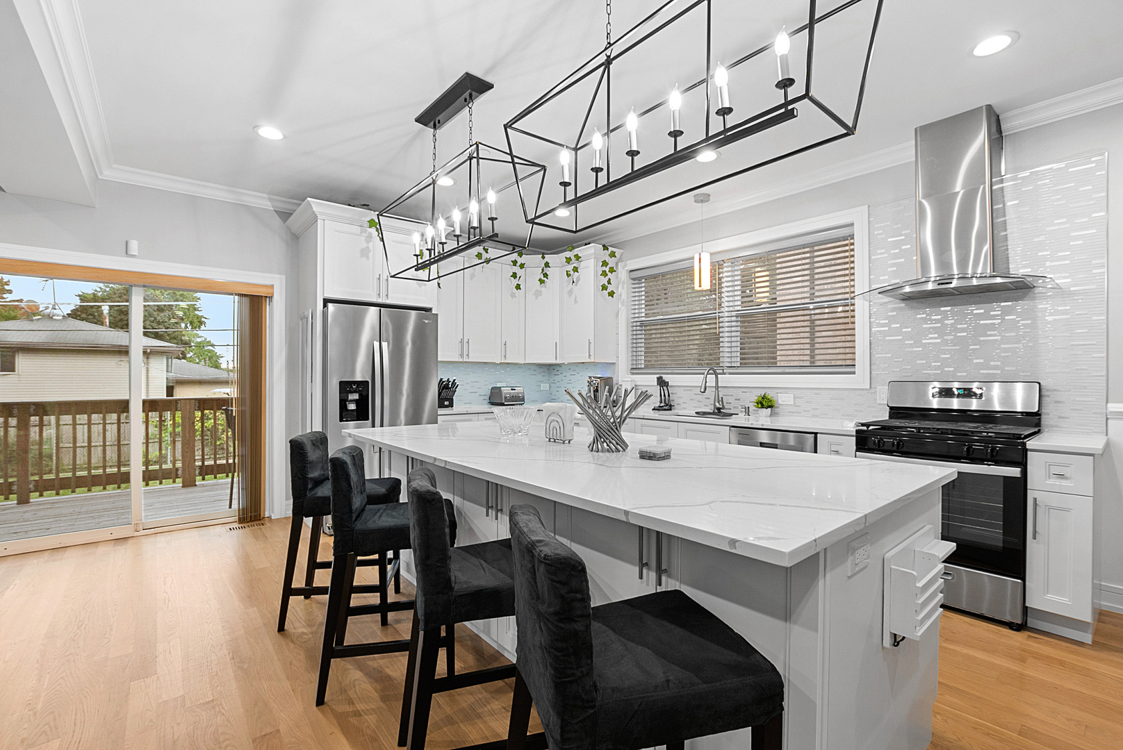 7727 S Roberts Road, Bridgeview, IL 60455