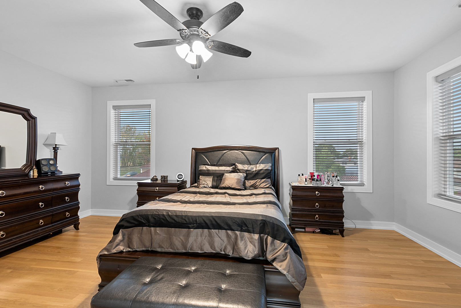 7727 S Roberts Road, Bridgeview, IL 60455