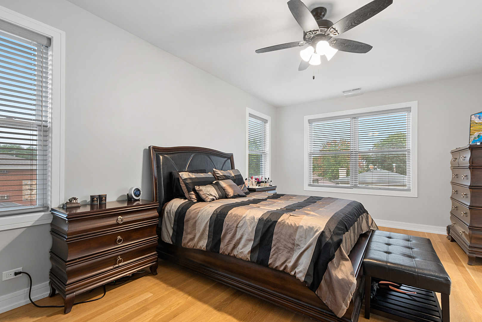 7727 S Roberts Road, Bridgeview, IL 60455