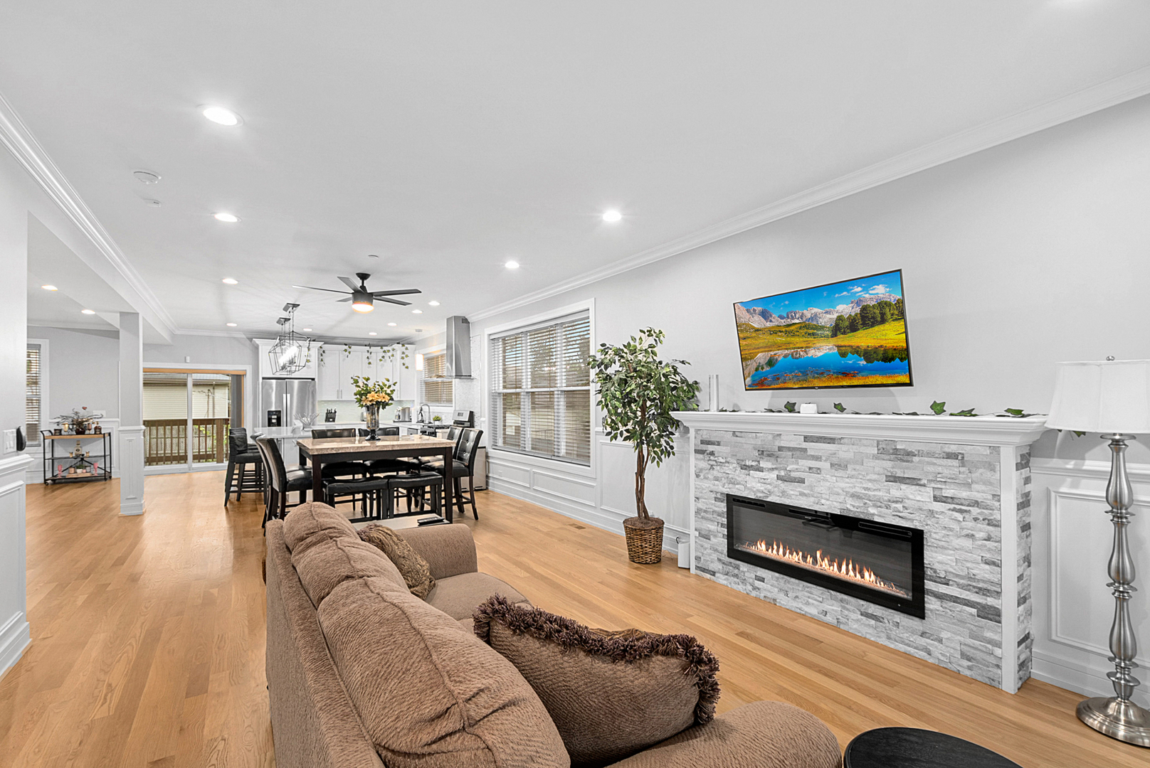 7727 S Roberts Road, Bridgeview, IL 60455