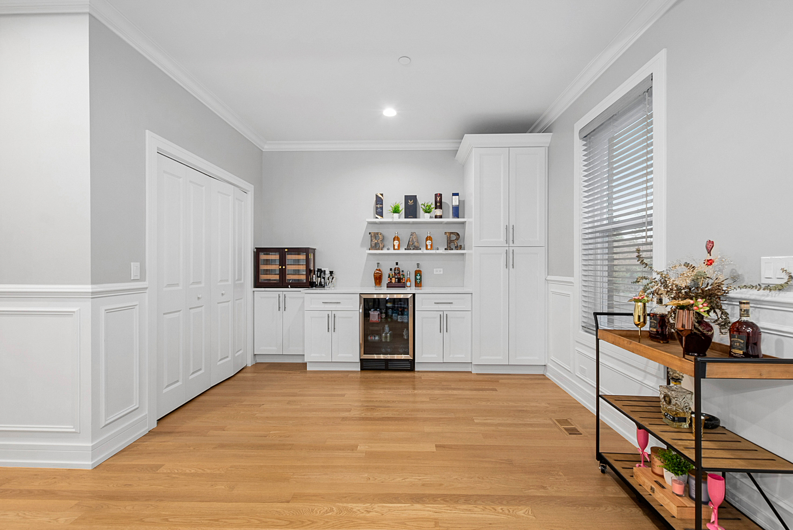 7727 S Roberts Road, Bridgeview, IL 60455