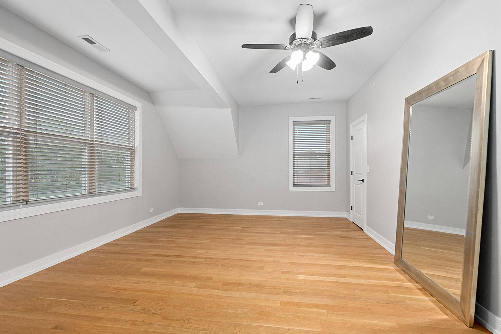 7727 S Roberts Road, Bridgeview, IL 60455