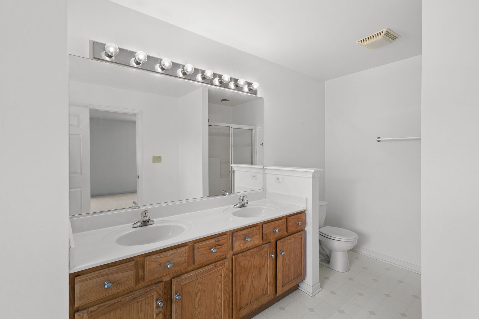 1405 Prairie Crossing Drive, West Chicago, IL 60185