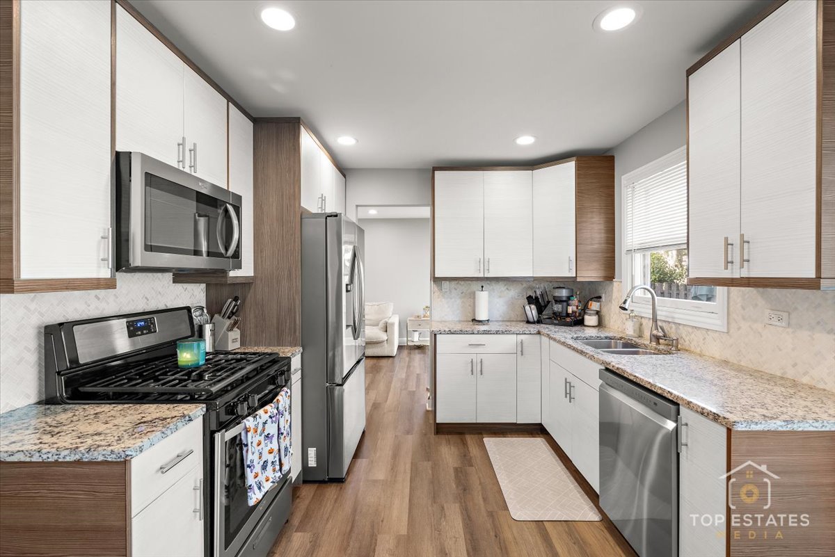 251 Signature Drive, Bloomingdale, IL 60108