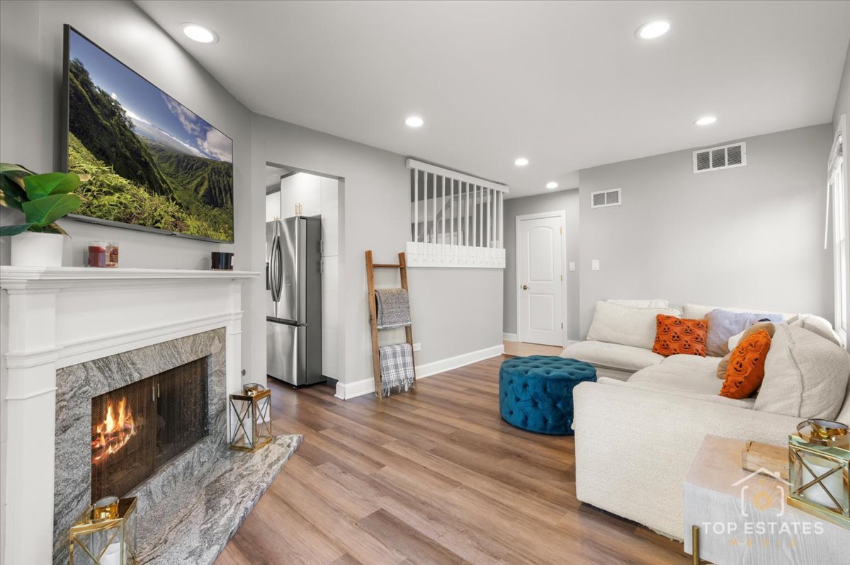 251 Signature Drive, Bloomingdale, IL 60108