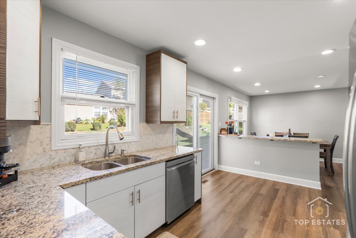 251 Signature Drive, Bloomingdale, IL 60108